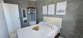 1011 VISTA PRAIA MAR - 500 m da praia da Tupi - comércio ao lado, posto de conveniência 24H, WI FI e ESTACIONAMENTO gratuito, Mercado e serviço Lavanderia Lava e Seca (pago) dentro do condomínio